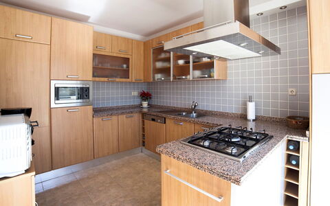 Ingy: Eigentum, Zimmer, Küche, Countertop, Cabinetry, Möbel, Gebäude, Interior Design, Herd, Grundeigentum