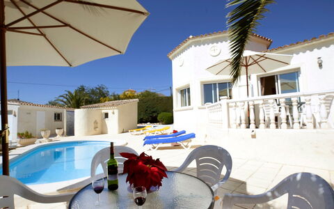 Ingy: Eigentum, Gebäude, Urlaub, Haus, Grundeigentum, Schwimmbad, Azurblau, Wohnung, Villa, Resort