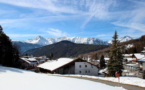 Lueg Ins Land: Wolke, Himmel, Berg, Schnee, Gebäude, Steigung, Fenster, Haus, Baum, Hochland