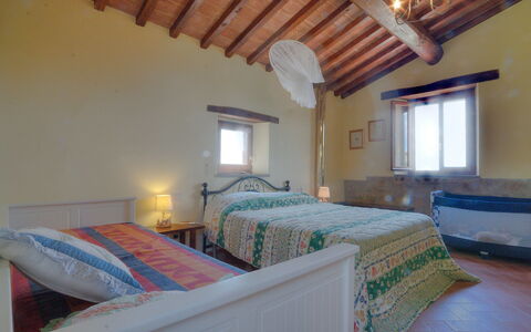 Casalini: Schlafzimmer, Zimmer, Eigentum, Bett, Möbel, Bettdecke, Decke, Gebäude, Bedding, Grundeigentum