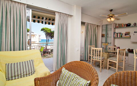 Cambrils 180: Zimmer, Eigentum, Interior Design, Möbel, Vorhang, Gebäude, Wohnzimmer, Grundeigentum, Haus, Zuhause