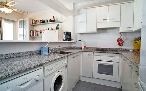 Cambrils 180: Eigentum, Zimmer, Küche, Countertop, Cabinetry, Möbel, Major Appliance, Interior Design, Gebäude, Haus