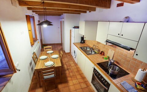 Sant Joan: Eigentum, Cabinetry, Möbel, Countertop, Holz, Sinken, Herd, Interior Design, Die Architektur, Spüle