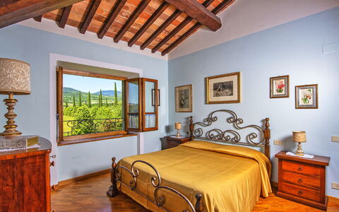Podere Sant'angelo: Schlafzimmer, Zimmer, Möbel, Eigentum, Bett, Decke, Bettrahmen, Bettdecke, Interior Design, Gebäude