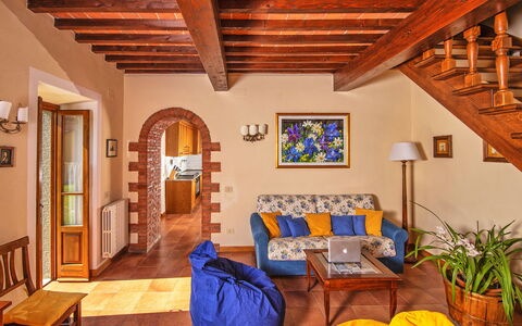 Podere Sant'angelo: Zimmer, Eigentum, Gebäude, Decke, Haus, Interior Design, Grundeigentum, Möbel, Wohnzimmer, Villa