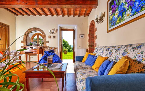 Podere Sant'angelo: Zimmer, Eigentum, Gebäude, Interior Design, Grundeigentum, Majorelle Blue, Möbel, Haus, Wohnzimmer, Estate