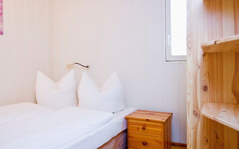 Geesthof: Bett, Zimmer, Schlafzimmer, Möbel, Eigentum, Bettdecke, Fussboden, Haus, Grundeigentum, Interior Design