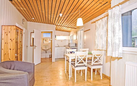Geesthof: Möbel, Holz, Tabelle, Flooring, Komfort, Wohnzimmer, Fussboden, Interior Design, Stuhl, Hartholz