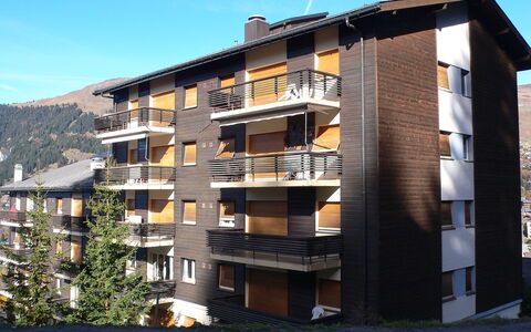 Les Girolles A59: Himmel, Gebäude, Daytime, Eigentum, Fenster, Pflanze, Tower Block, Urban Design, Eigentumswohnung