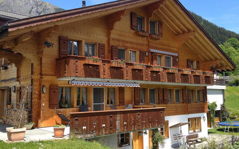 Ufem Stutz: Eigentum, Haus, Gebäude, Grundeigentum, Zuhause, Estate, Dach, Fassade, Bauernhaus, Hütte