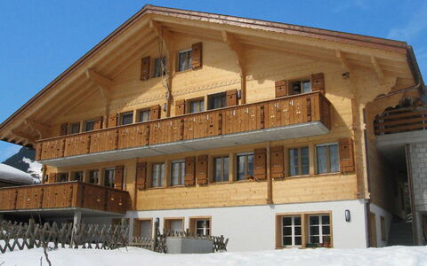 Ufem Stutz: Himmel, Schnee, Fenster, Gebäude, Wolke, Holz, Steigung, Grundeigentum, Fassade
