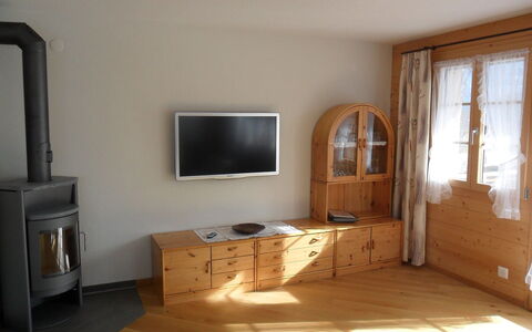 Ufem Stutz: Zimmer, Eigentum, Möbel, Fussboden, Interior Design, Gebäude, Hartholz, Haus, Holzboden, Wand