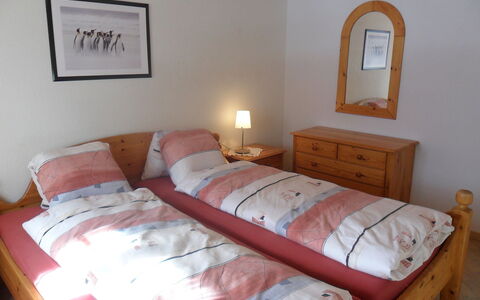Ufem Stutz: Schlafzimmer, Zimmer, Bett, Möbel, Bettdecke, Eigentum, Bettrahmen, Bedding, Wand, Fussboden