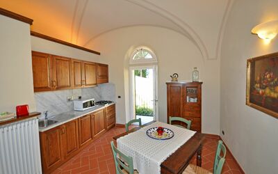 Dante 1: Zimmer, Eigentum, Gebäude, Möbel, Interior Design, Haus, Grundeigentum, Küche, Decke, Die Architektur