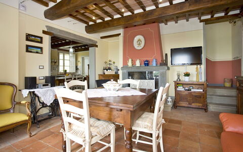 Nel Guasto: Eigentum, Gebäude, Zimmer, Möbel, Interior Design, Haus, Tabelle, Grundeigentum, Zuhause, Esszimmer