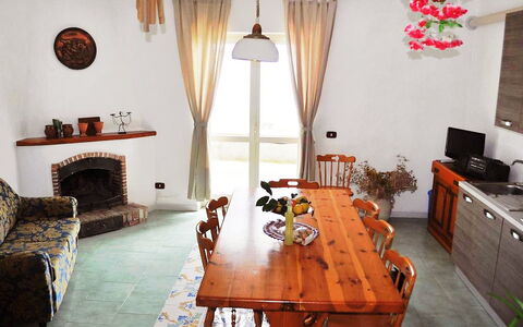 Dea Afrodite: Zimmer, Esszimmer, Eigentum, Interior Design, Möbel, Gebäude, Fussboden, Decke, Tabelle, Haus