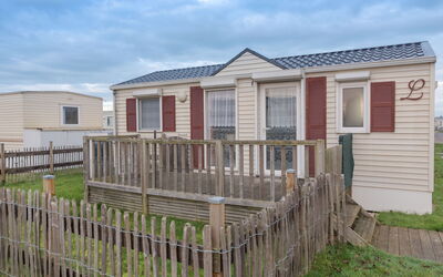 Bredene 200: Himmel, Wolke, Gebäude, Eigentum, Fenster, Pflanze, Zaun, Haus, Holz, Grundstueck