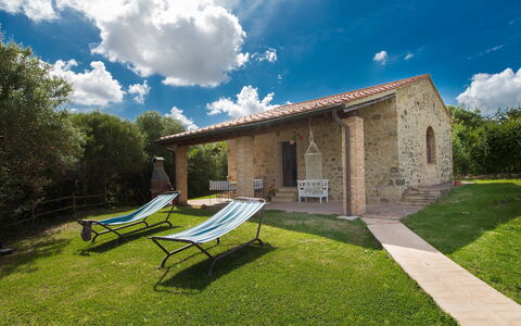 Sweet Maremma: Eigentum, Himmel, Haus, Grundeigentum, Zuhause, Die Architektur, Estate, Gras, Wolke, Gebäude
