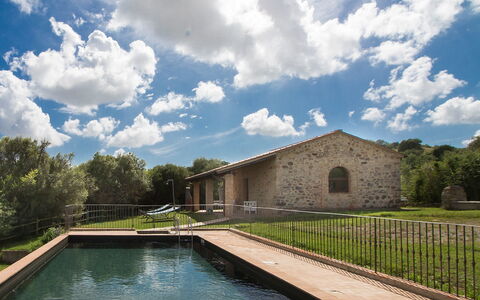 Sweet Maremma: Wolke, Wasser, Himmel, Pflanze, Eigentum, Gebäude, Natur, Baum, Natürliche Landschaft, Gewässer