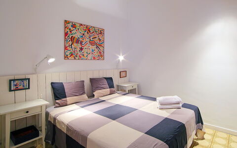 Eixample Dret Valencia Cartagena: Schlafzimmer, Bett, Zimmer, Möbel, Wand, Interior Design, Eigentum, Bettdecke, Bettrahmen, Bedding