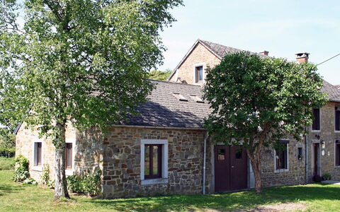 Gîte Rural Mamijana: Eigentum, Haus, Zuhause, Gebäude, Hütte, Baum, Grundeigentum, Wohngebiet, Die Architektur, Ländliches Gebiet