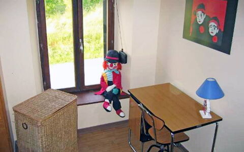 Gîte Rural Mamijana: Zimmer, Eigentum, Tabelle, Möbel, Haus, Interior Design, Fussboden, Holz, Kunst, Hartholz