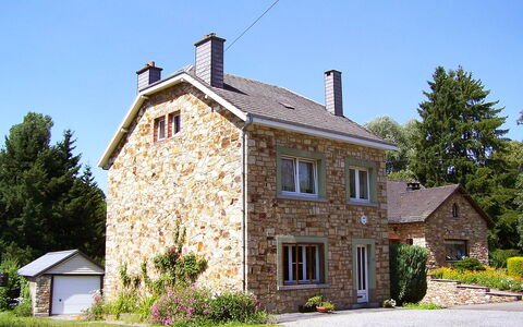 Vielsalm: Pflanze, Himmel, Gebäude, Fenster, Baum, Haus, Grundstueck, Hütte, Wohngebiet