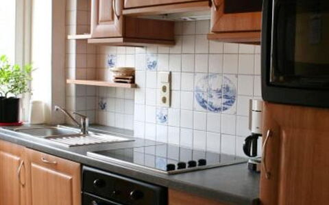Vielsalm: Countertop, Cabinetry, Eigentum, Küche, Zimmer, Möbel, Fliese, Herd, Schublade, Sinken