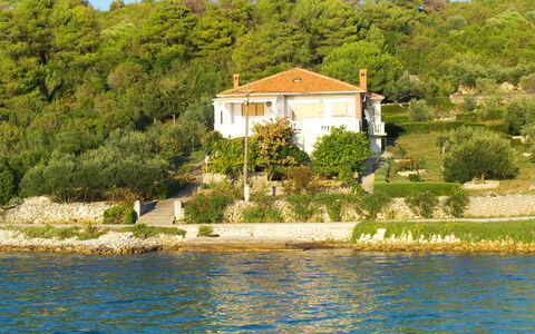 Agneza: Natur, Haus, Wasser, Eigentum, Zuhause, Hütte, See, Baum, Ufer, Bank