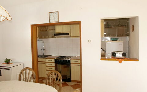 Agneza: Zimmer, Eigentum, Möbel, Gebäude, Haus, Interior Design, Küche, Fussboden, Grundeigentum, Wohnung