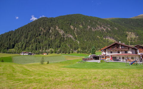 Schmittnhof: Himmel, Berg, Pflanze, Natur, Baum, Natürliche Landschaft, Wolke, Grundstueck, Hochland, Biome