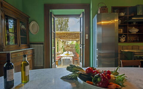Villa Pedone: Eigentum, Essen, Gebäude, Holz, Interior Design, Geschirr, Fenster, Küche, Cabinetry, Grundeigentum