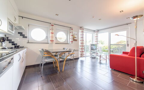 Bredene 300: Tabelle, Couch, Möbel, Eigentum, Cabinetry, Stuhl, Countertop, Beleuchtung, Holz, Flooring