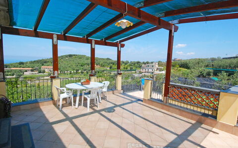 Il Montano: Eigentum, Gebäude, Grundeigentum, Veranda, Haus, Pergola, Zimmer, Terrasse, Zuhause, Schatten