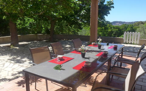 Roumagnac: Eigentum, Terrasse, Tisch Im Freien, Tabelle, Möbel, Restaurant, Hinterhof, Landscaping, Grundeigentum, Zimmer