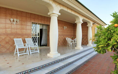 Finca la Poza: Eigentum, Gebäude, Säule, Grundeigentum, Haus, Die Architektur, Veranda, Zuhause, Fassade, Villa