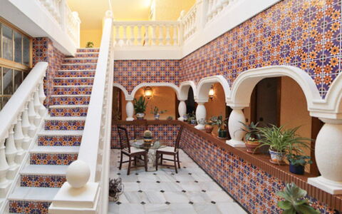 Finca la Poza: Gebäude, Treppe, Eigentum, Interior Design, Grundeigentum, Empfangshalle, Die Architektur, Zimmer, Wand, Bogen