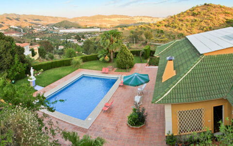 Finca la Poza: Himmel, Pflanze, Wasser, Gebäude, Eigentum, Schwimmbad, Fenster, Baum, Grundstueck, Wolke