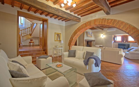 Villa Crispinino: Zimmer, Eigentum, Wohnzimmer, Interior Design, Gebäude, Möbel, Decke, Grundeigentum, Haus, Strahl