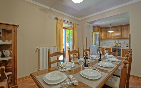 Villa Crispinino: Zimmer, Eigentum, Esszimmer, Möbel, Interior Design, Gebäude, Grundeigentum, Tabelle, Haus, Decke