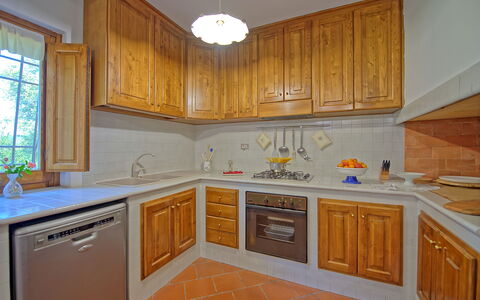 Villa Crispinino: Countertop, Cabinetry, Küche, Zimmer, Eigentum, Möbel, Gebäude, Interior Design, Fussboden, Zuhause