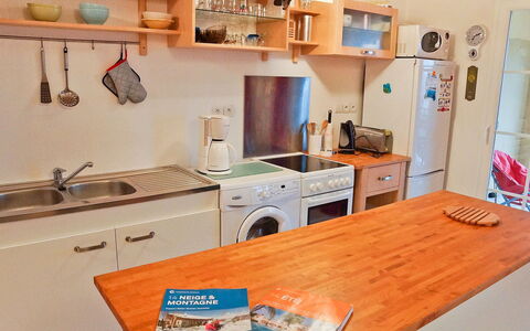La Boisseliere: Zimmer, Eigentum, Küche, Möbel, Gebäude, Cabinetry, Interior Design, Haus, Countertop, Regal