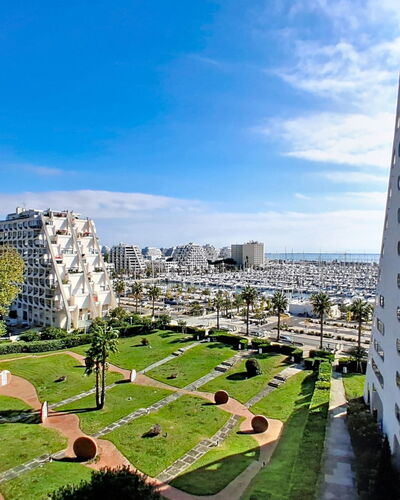 La Grande Pyramide: Daytime, Gebäude, Wohnung, Die Architektur, Eigentumswohnung, Wohngebiet, Urban Design, Metropolitan Area, Geschäftshaus