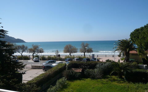 Les Trois a: Eigentum, Himmel, Grundeigentum, Ozean, Ufer, Meer, Haus, Zuhause, Urlaub, Resort