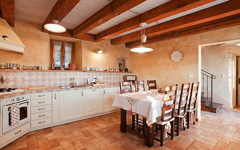 Gelci: Eigentum, Zimmer, Gebäude, Möbel, Decke, Fussboden, Interior Design, Küche, Haus, Grundeigentum
