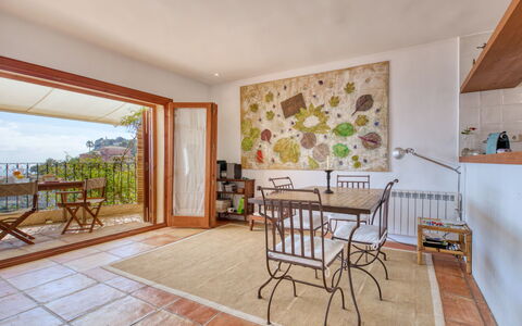 Vista Halcon: Tabelle, Möbel, Eigentum, Pflanze, Stuhl, Holz, Gebäude, Interior Design, Wohnzimmer, Fussboden