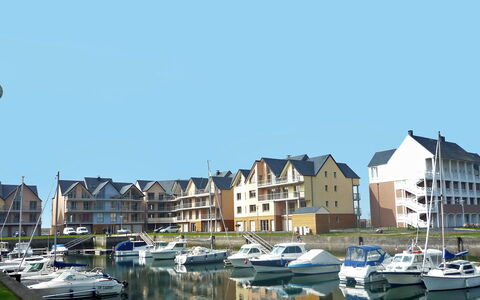 Deauville-Trouville 211: Wasser, Boot, Himmel, Gebäude, Watercraft, Azurblau, Fenster, Haus, Küsten Und Ozeanische Forms, Wasserlauf