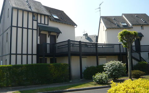 Cabourg 40: Eigentum, Haus, Zuhause, Wohngebiet, Nachbarschaft, Gebäude, Grundeigentum, Die Architektur, Dach, Estate