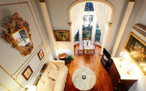 Plaza de Catalunya - Pso. de Gracia: Zimmer, Eigentum, Interior Design, Gebäude, Treppe, Wohnzimmer, Möbel, Fussboden, Zuhause, Haus