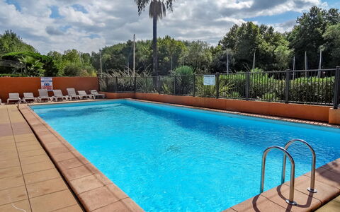 L'Annonciade: Schwimmbad, Gartenmöbel, Resort, Verbundwerkstoff, Schatten, Eco Hotel, Hotel, Sonnenliege, Stuhl